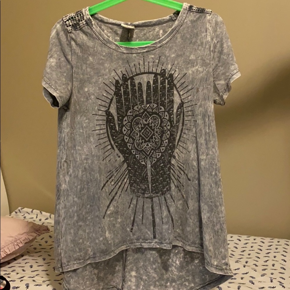 Women’s grey shirt